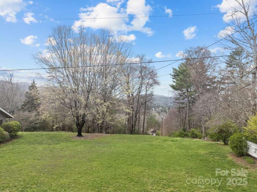 457 Overlook Drive, Spruce Pine, NC 287777.  MLS# CAR4245586, YatesRealty ID 7633. Level side yard