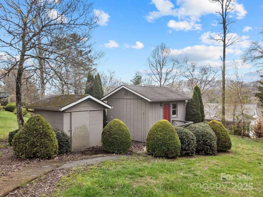 457 Overlook Drive, Spruce Pine, NC 287777.  MLS# CAR4245586, YatesRealty ID 7633. Outbuildings