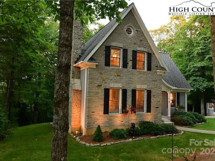 21 Maple Leaf Lane, Glade Valley, NC 28627.  MLS# CAR4328685, YatesRealty ID 7634. 