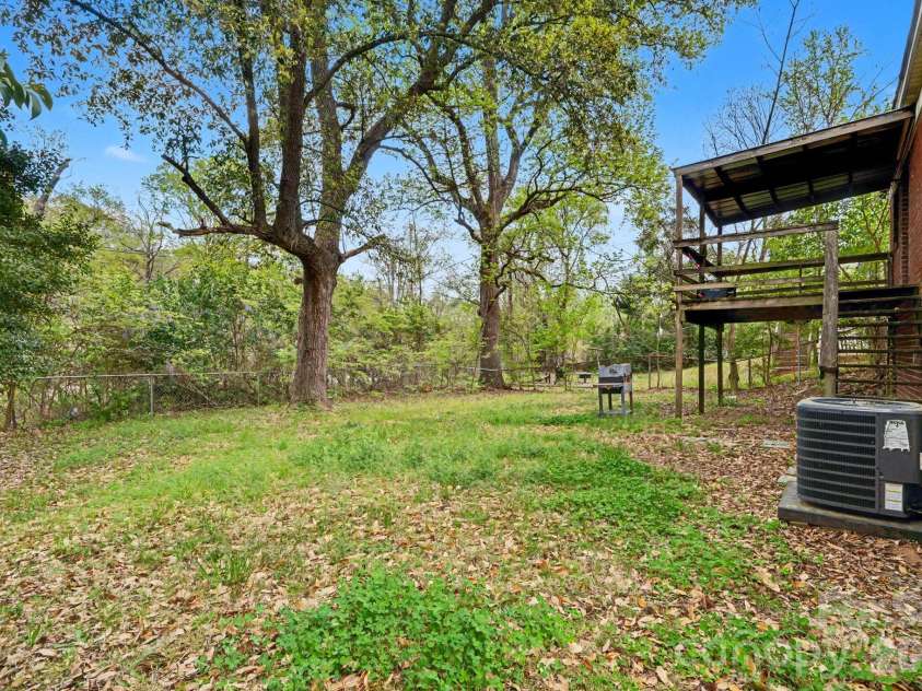 4164 Welling Avenue, Charlotte, NC 28208.  MLS# CAR4359716, YatesRealty ID 7635. 