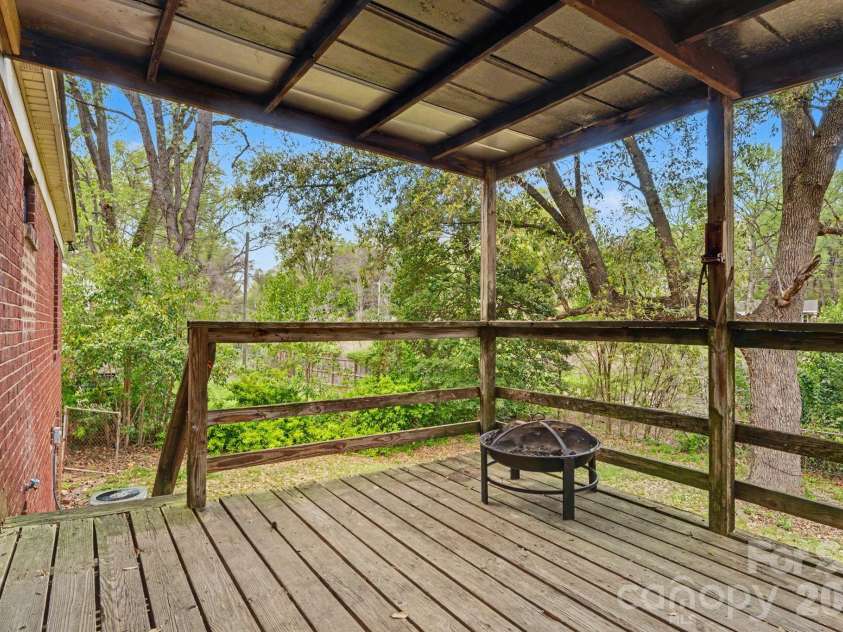 4164 Welling Avenue, Charlotte, NC 28208.  MLS# CAR4359716, YatesRealty ID 7635. 
