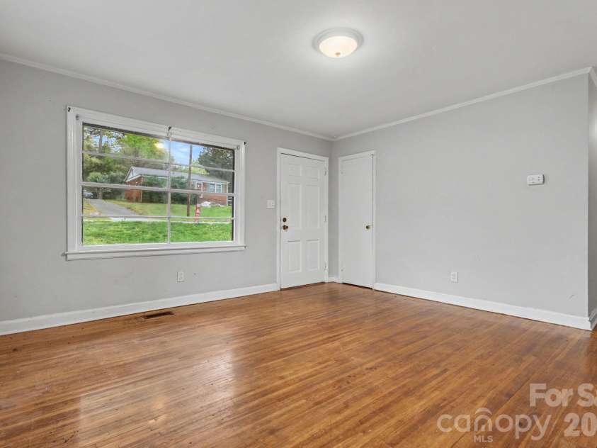 4164 Welling Avenue, Charlotte, NC 28208.  MLS# CAR4359716, YatesRealty ID 7635. 