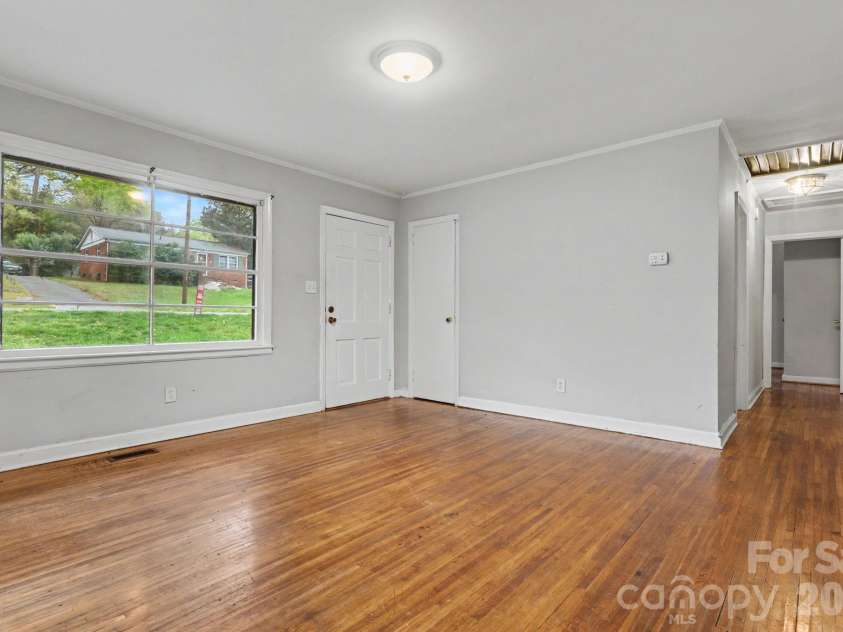 4164 Welling Avenue, Charlotte, NC 28208.  MLS# CAR4359716, YatesRealty ID 7635. 