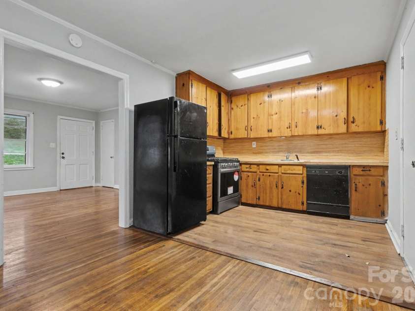 4164 Welling Avenue, Charlotte, NC 28208.  MLS# CAR4359716, YatesRealty ID 7635. 