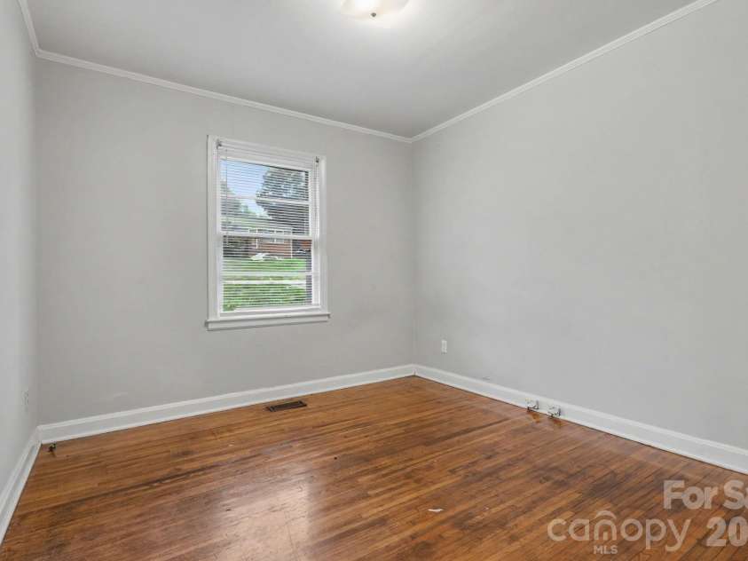 4164 Welling Avenue, Charlotte, NC 28208.  MLS# CAR4359716, YatesRealty ID 7635. 