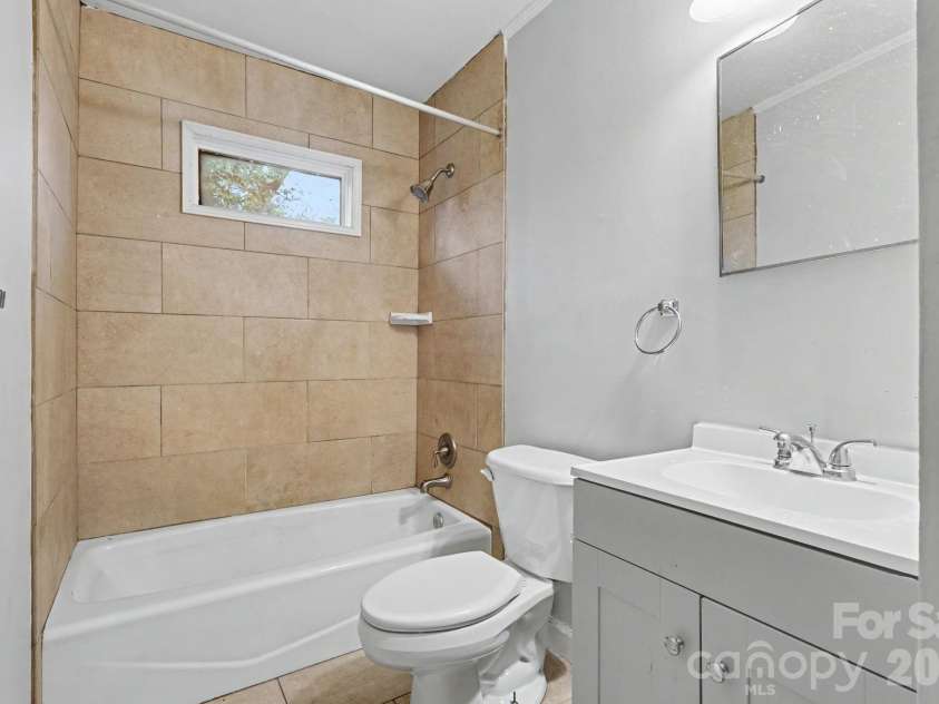 4164 Welling Avenue, Charlotte, NC 28208.  MLS# CAR4359716, YatesRealty ID 7635. 