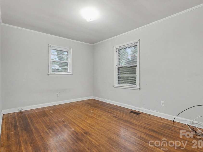 4164 Welling Avenue, Charlotte, NC 28208.  MLS# CAR4359716, YatesRealty ID 7635. 
