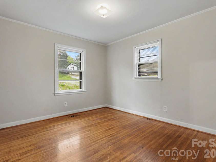 4164 Welling Avenue, Charlotte, NC 28208.  MLS# CAR4359716, YatesRealty ID 7635. 