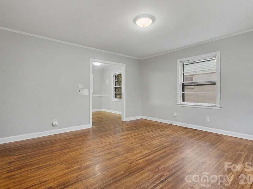 4164 Welling Avenue, Charlotte, NC 28208.  MLS# CAR4359716, YatesRealty ID 7635. 