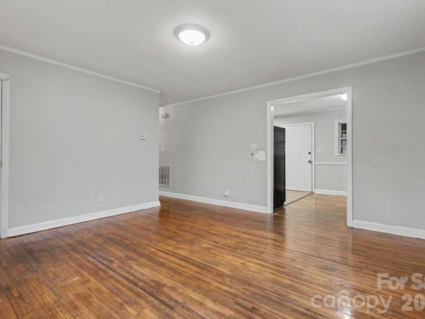 4164 Welling Avenue, Charlotte, NC 28208.  MLS# CAR4359716, YatesRealty ID 7635. 