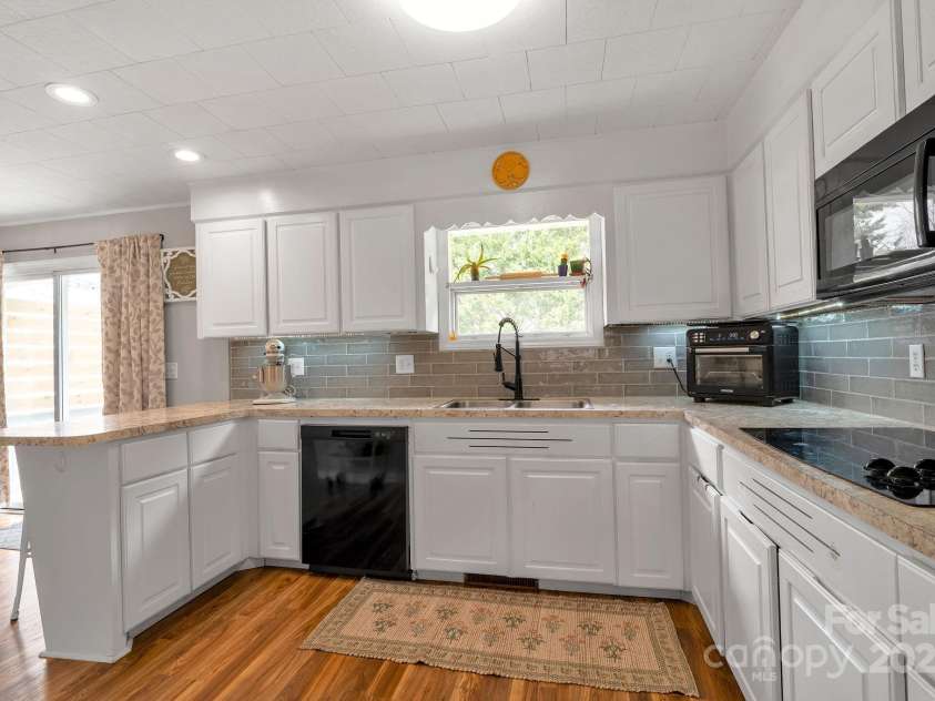 479 Possum Ridge Road, Canton, NC 28716.  MLS# CAR4238780, YatesRealty ID 7635. 