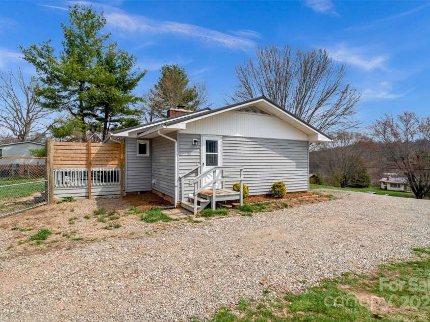 479 Possum Ridge Road, Canton, NC 28716.  MLS# CAR4238780, YatesRealty ID 7635. 