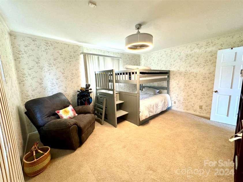 121 48th Avenue, Hickory, NC 28601.  MLS# CAR4203042, YatesRealty ID 7636. 