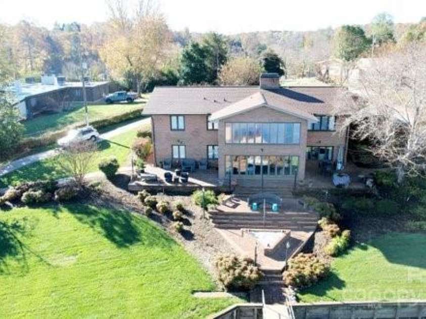 121 48th Avenue, Hickory, NC 28601.  MLS# CAR4203042, YatesRealty ID 7636. 