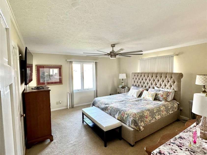 121 48th Avenue, Hickory, NC 28601.  MLS# CAR4203042, YatesRealty ID 7636. PRIMARY BEDROOM MAIN LEVEL