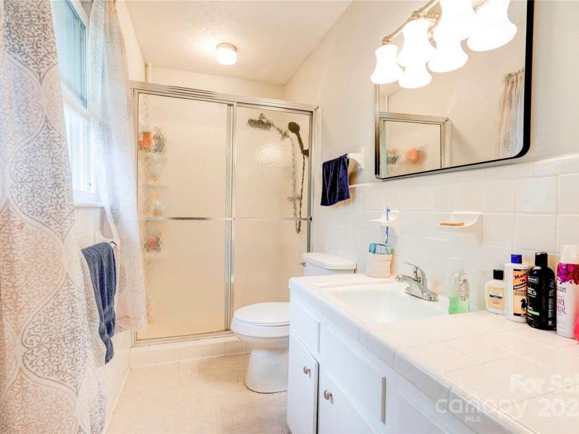 910 Surry Drive, Shelby, NC 28152.  MLS# CAR4249425, YatesRealty ID 7637. Bathroom 2 - Primary