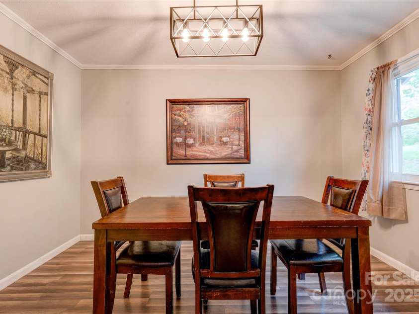 910 Surry Drive, Shelby, NC 28152.  MLS# CAR4249425, YatesRealty ID 7637. Dining