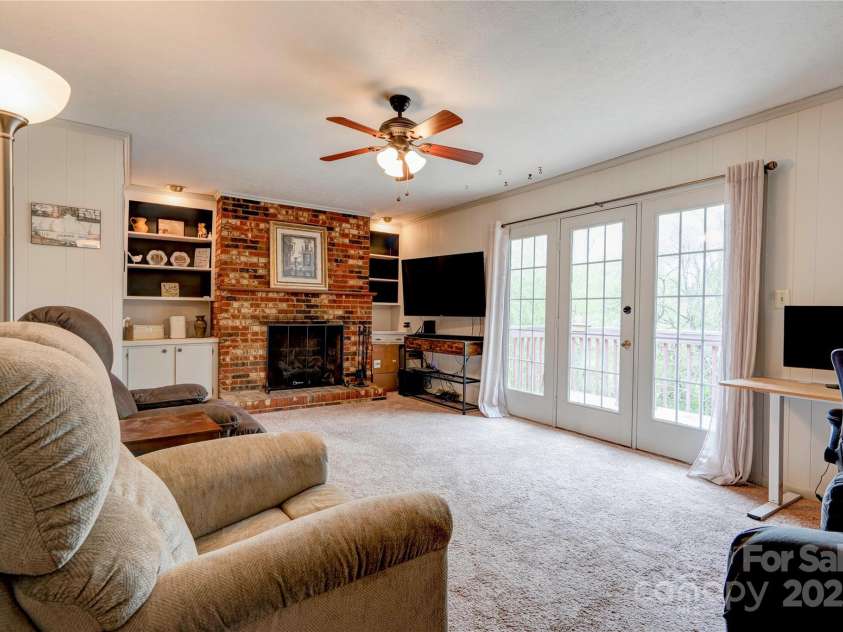 910 Surry Drive, Shelby, NC 28152.  MLS# CAR4249425, YatesRealty ID 7637. Family Room