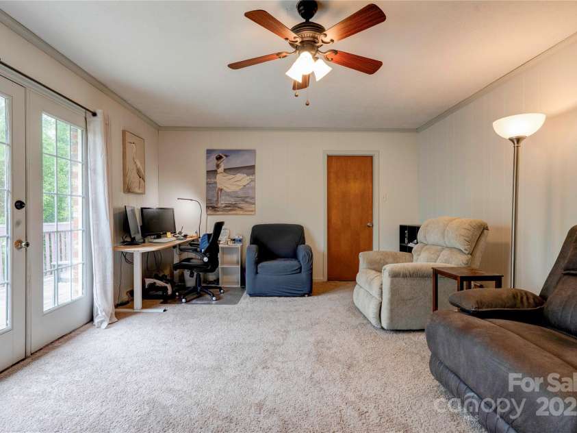 910 Surry Drive, Shelby, NC 28152.  MLS# CAR4249425, YatesRealty ID 7637. Family Room
