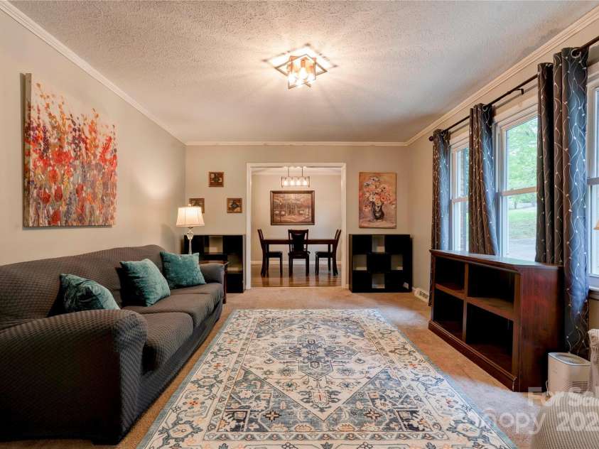 910 Surry Drive, Shelby, NC 28152.  MLS# CAR4249425, YatesRealty ID 7637. Living Room
