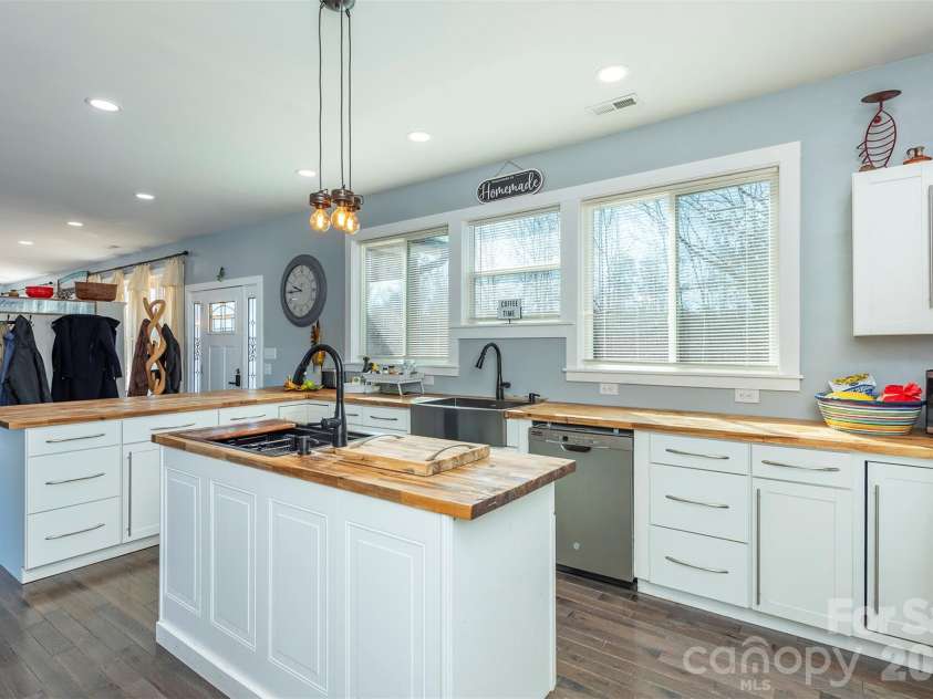 622 Rutherford Drive, Nebo, NC 28761.  MLS# CAR4346929, YatesRealty ID 7638. 