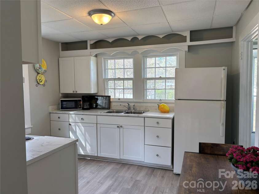 214 Maine Avenue, Bessemer City, NC 28016.  MLS# CAR4359182, YatesRealty ID 7639. PRISTINE KITCHEN!