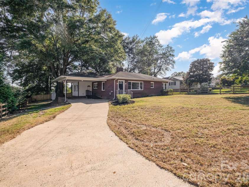 901 Elm Street, Shelby, NC 28150.  MLS# CAR4298786, YatesRealty ID 7640. 