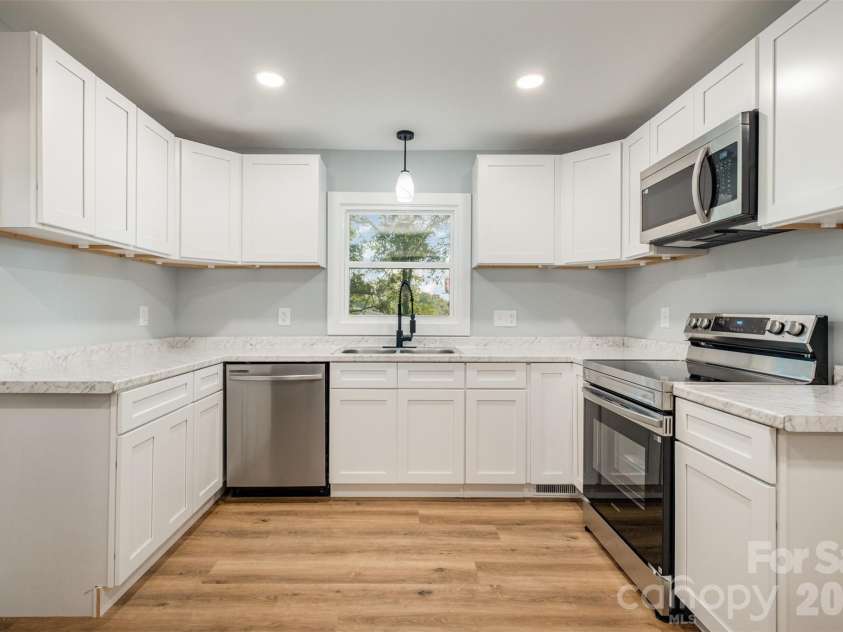 901 Elm Street, Shelby, NC 28150.  MLS# CAR4298786, YatesRealty ID 7640. Kitchen