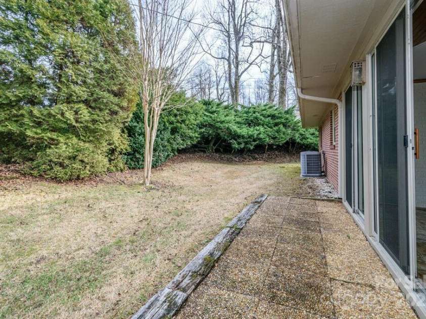 124 Sky Village Lane, Laurel Park, NC 28739.  MLS# CAR4207657, YatesRealty ID 7641. 