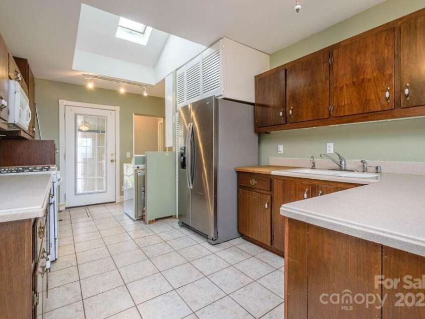 124 Sky Village Lane, Laurel Park, NC 28739.  MLS# CAR4207657, YatesRealty ID 7641. 