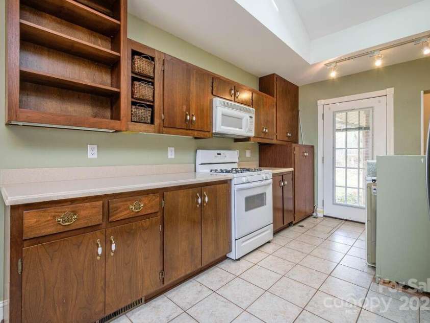 124 Sky Village Lane, Laurel Park, NC 28739.  MLS# CAR4207657, YatesRealty ID 7641. 