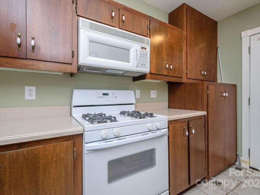 124 Sky Village Lane, Laurel Park, NC 28739.  MLS# CAR4207657, YatesRealty ID 7641. 