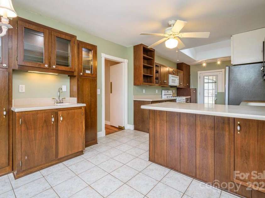 124 Sky Village Lane, Laurel Park, NC 28739.  MLS# CAR4207657, YatesRealty ID 7641. 