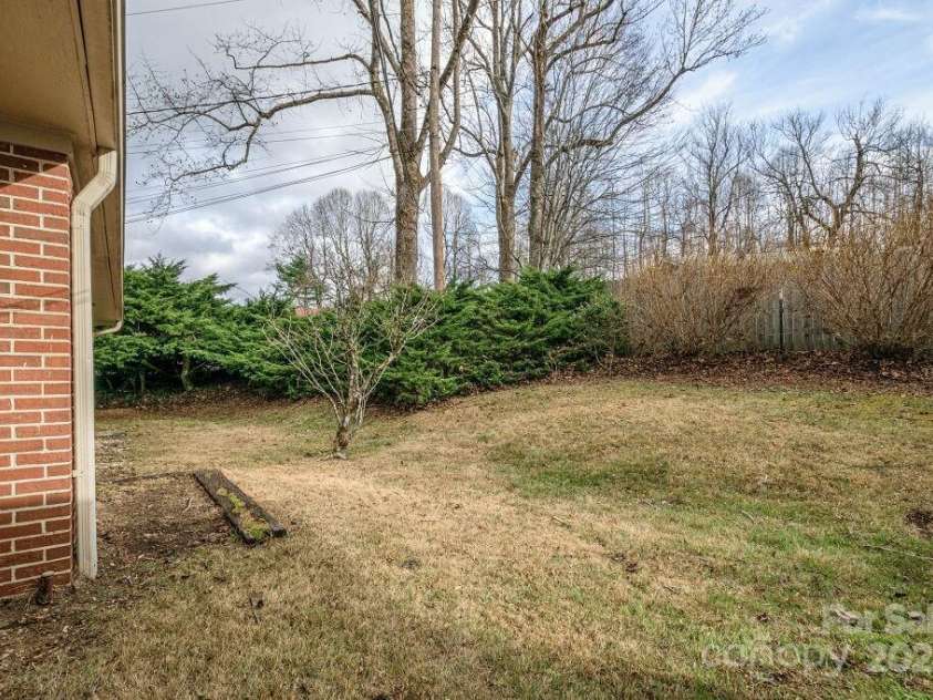 124 Sky Village Lane, Laurel Park, NC 28739.  MLS# CAR4207657, YatesRealty ID 7641. 