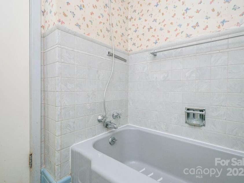 124 Sky Village Lane, Laurel Park, NC 28739.  MLS# CAR4207657, YatesRealty ID 7641. 