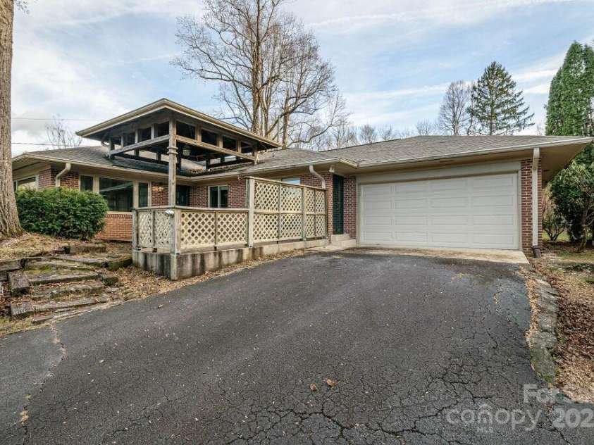 124 Sky Village Lane, Laurel Park, NC 28739.  MLS# CAR4207657, YatesRealty ID 7641. 