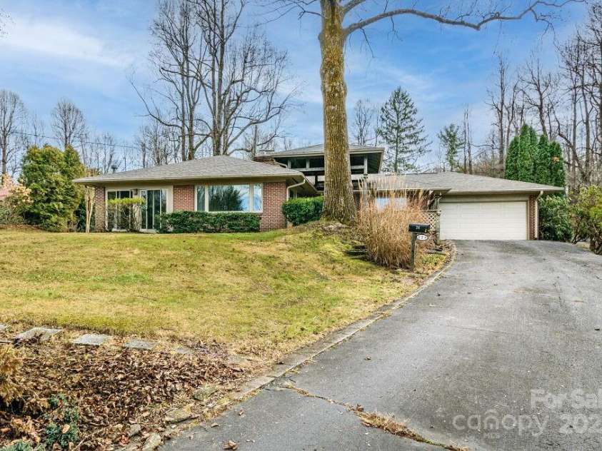 124 Sky Village Lane, Laurel Park, NC 28739.  MLS# CAR4207657, YatesRealty ID 7641. 