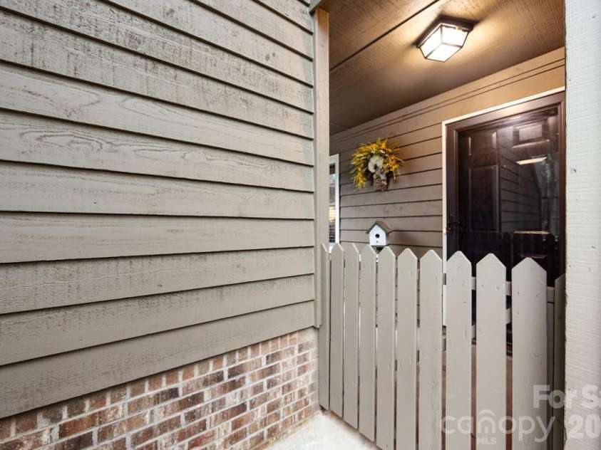 3929 Colony Crossing Drive, Charlotte, NC 28226.  MLS# CAR4349584, YatesRealty ID 7641. Entry