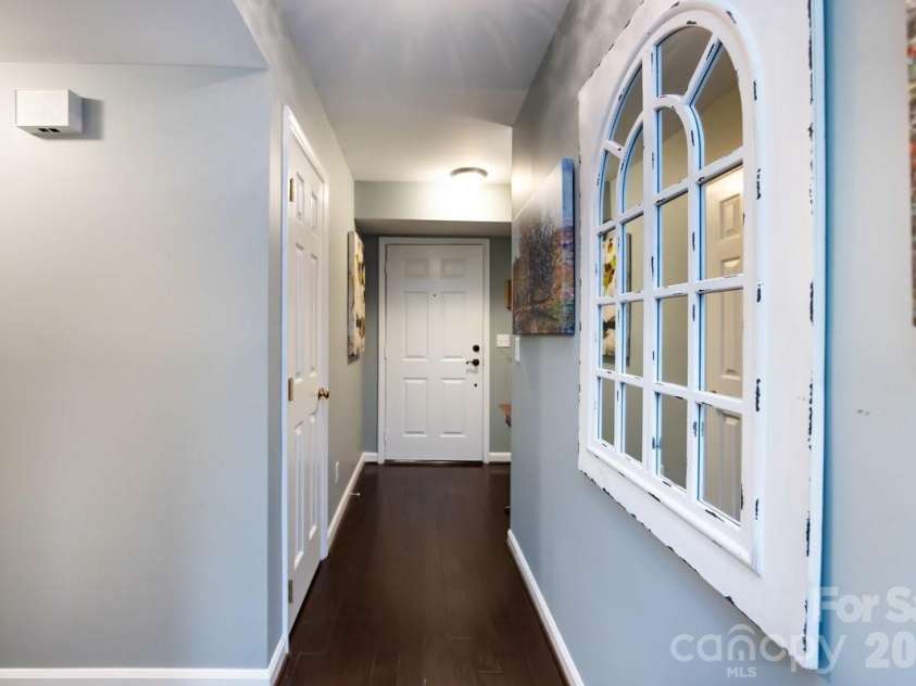 3929 Colony Crossing Drive, Charlotte, NC 28226.  MLS# CAR4349584, YatesRealty ID 7641. Entry hall 2