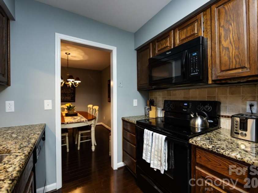 3929 Colony Crossing Drive, Charlotte, NC 28226.  MLS# CAR4349584, YatesRealty ID 7641. Kitchen 2