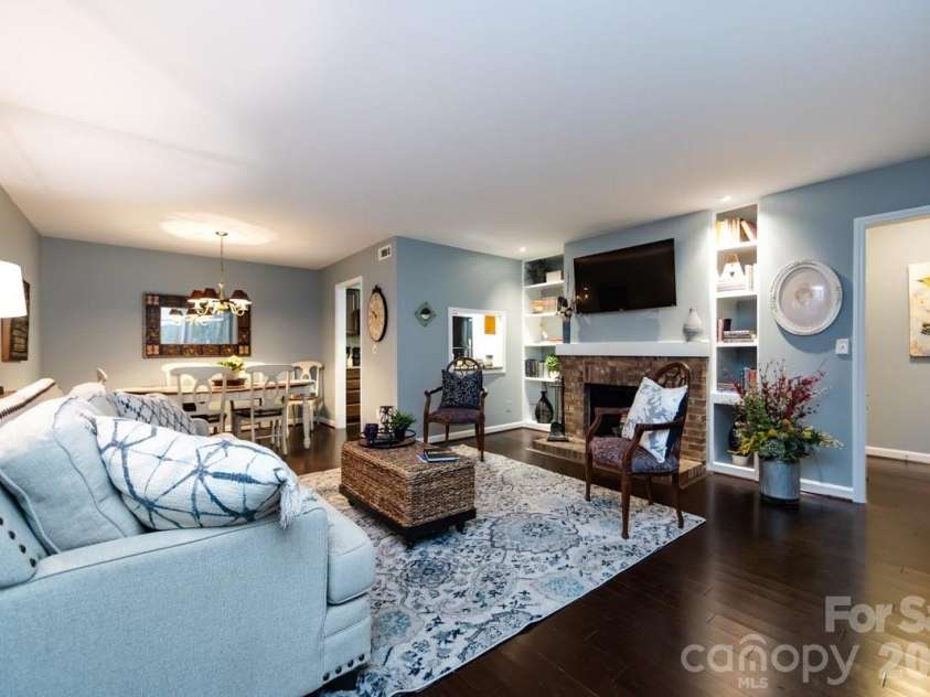 3929 Colony Crossing Drive, Charlotte, NC 28226.  MLS# CAR4349584, YatesRealty ID 7641. Living Room