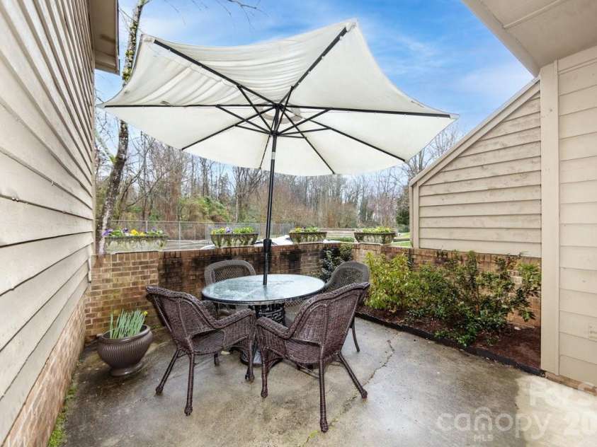 3929 Colony Crossing Drive, Charlotte, NC 28226.  MLS# CAR4349584, YatesRealty ID 7641. Patio