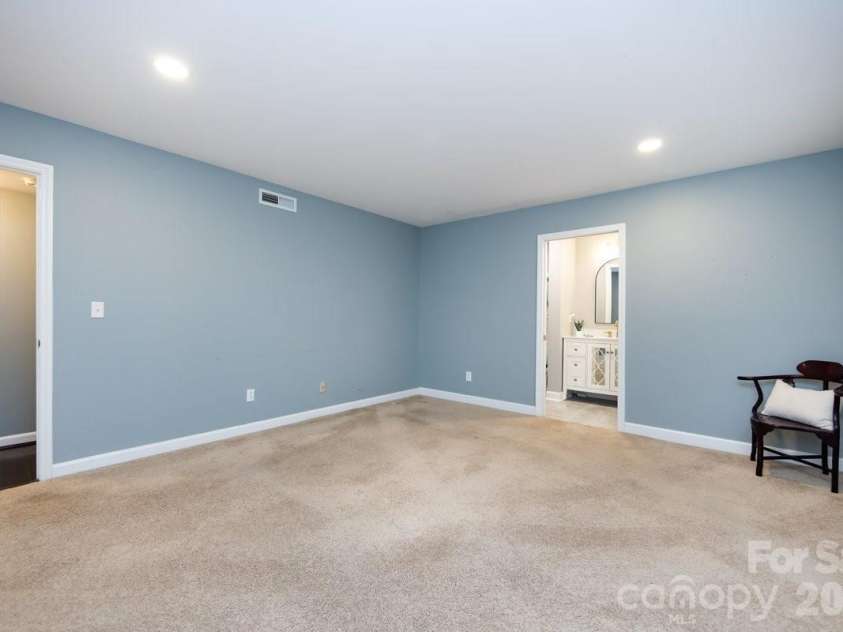 3929 Colony Crossing Drive, Charlotte, NC 28226.  MLS# CAR4349584, YatesRealty ID 7641. Primary Bedroom 3