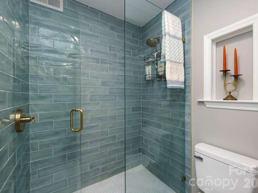 3929 Colony Crossing Drive, Charlotte, NC 28226.  MLS# CAR4349584, YatesRealty ID 7641. Primary Shower
