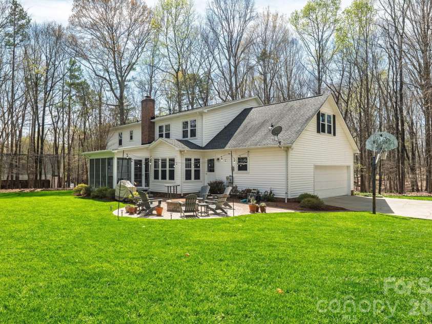 801 Reverdy Lane, Matthews, NC 28105.  MLS# CAR4360673, YatesRealty ID 7642. 
