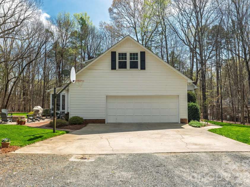 801 Reverdy Lane, Matthews, NC 28105.  MLS# CAR4360673, YatesRealty ID 7642. 