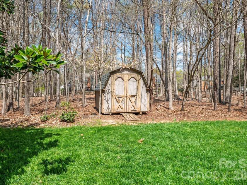 801 Reverdy Lane, Matthews, NC 28105.  MLS# CAR4360673, YatesRealty ID 7642. 