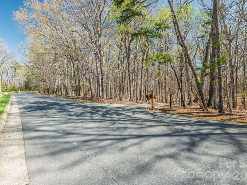 801 Reverdy Lane, Matthews, NC 28105.  MLS# CAR4360673, YatesRealty ID 7642. 