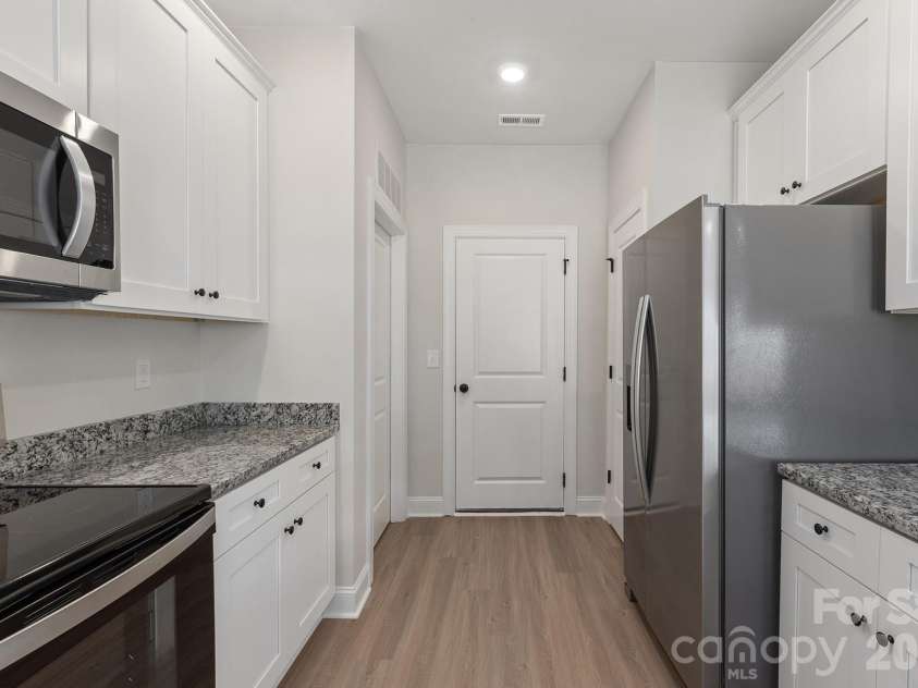 6718 Fairford Drive, Charlotte, NC 28215.  MLS# CAR4357098, YatesRealty ID 7647. 