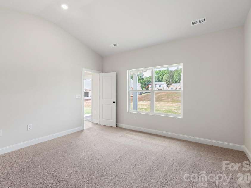 6718 Fairford Drive, Charlotte, NC 28215.  MLS# CAR4357098, YatesRealty ID 7647. 